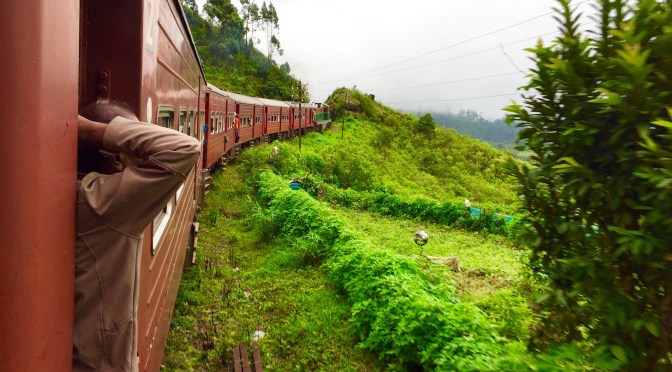 Sri Lanka z okna pociągu